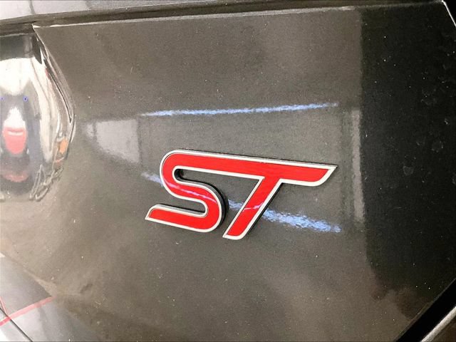 Certified 2017 Ford Focus ST FWD image 13