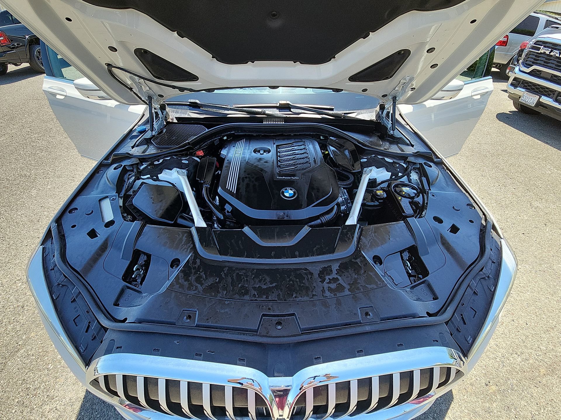 Used 2022 BMW 740i w/ Premium Package RWD image 18