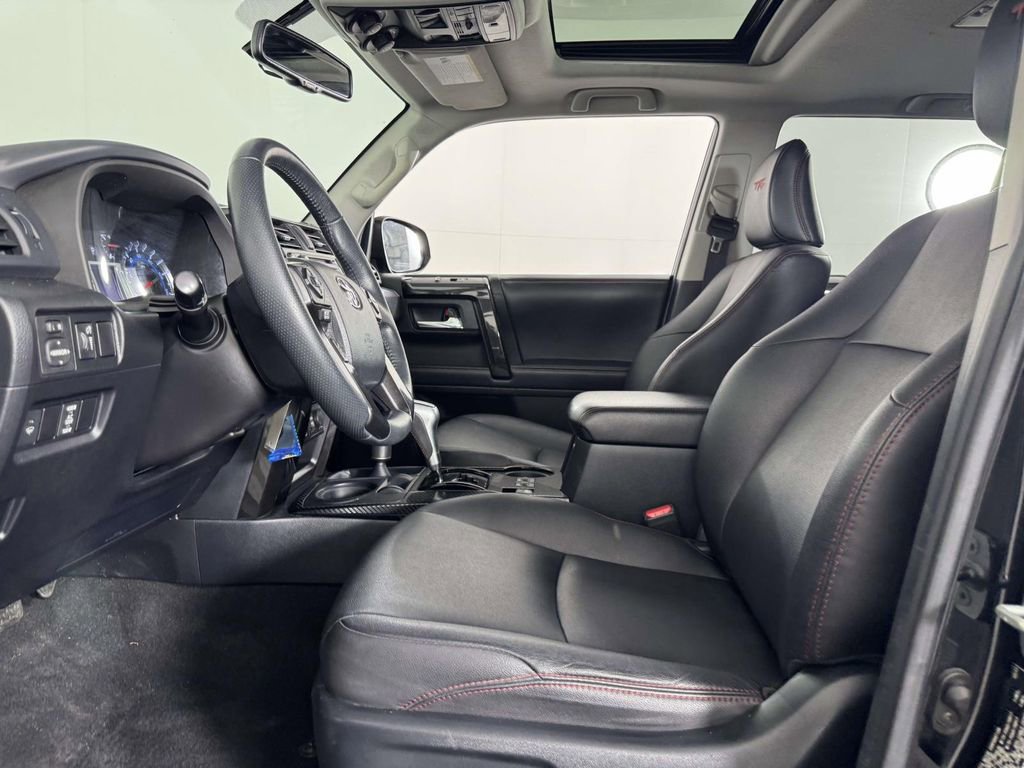 Used 2018 Toyota 4Runner TRD Off-Road Premium AWD/4WD image 4