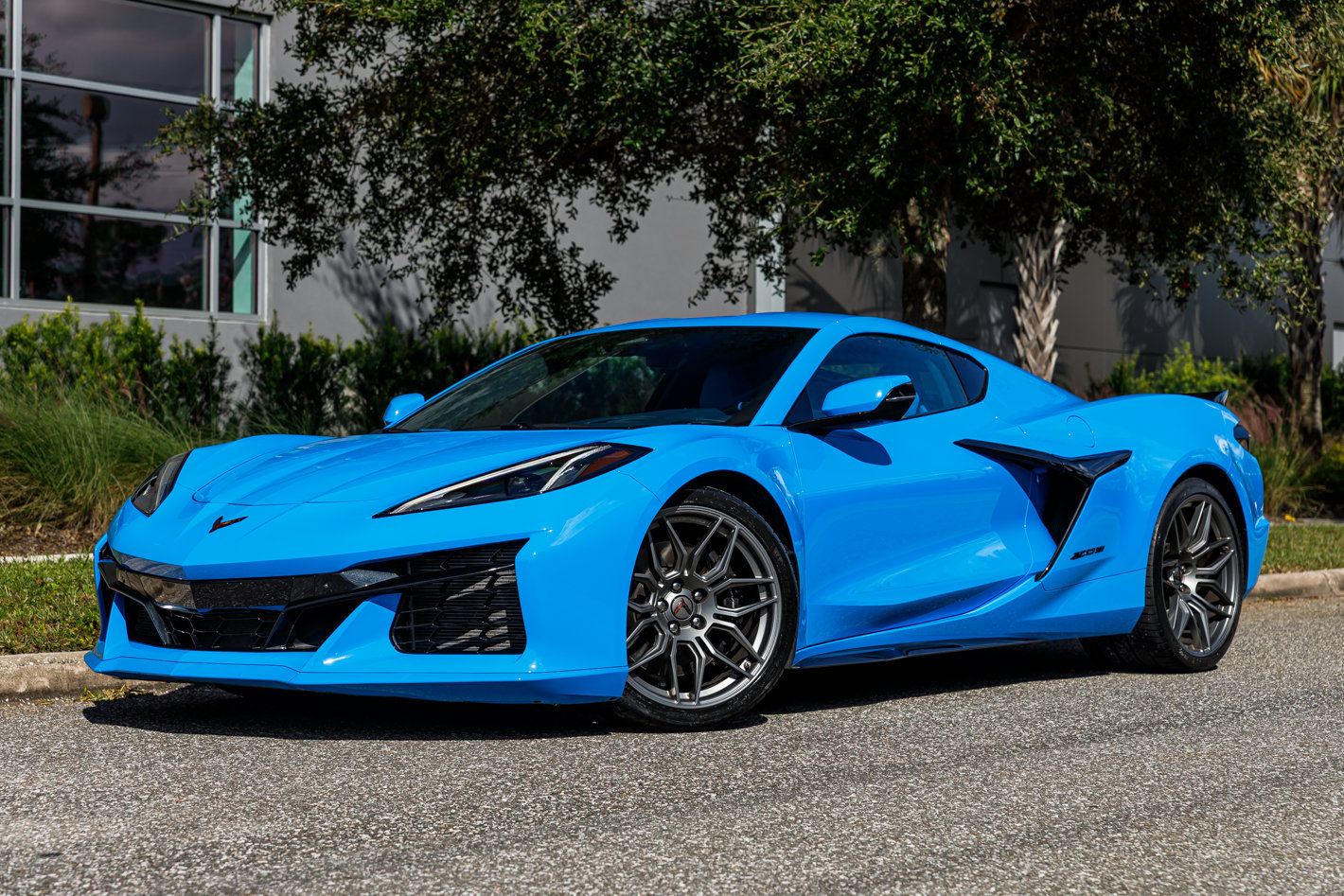 Used 2025 Chevrolet Corvette Z06 RWD image 12