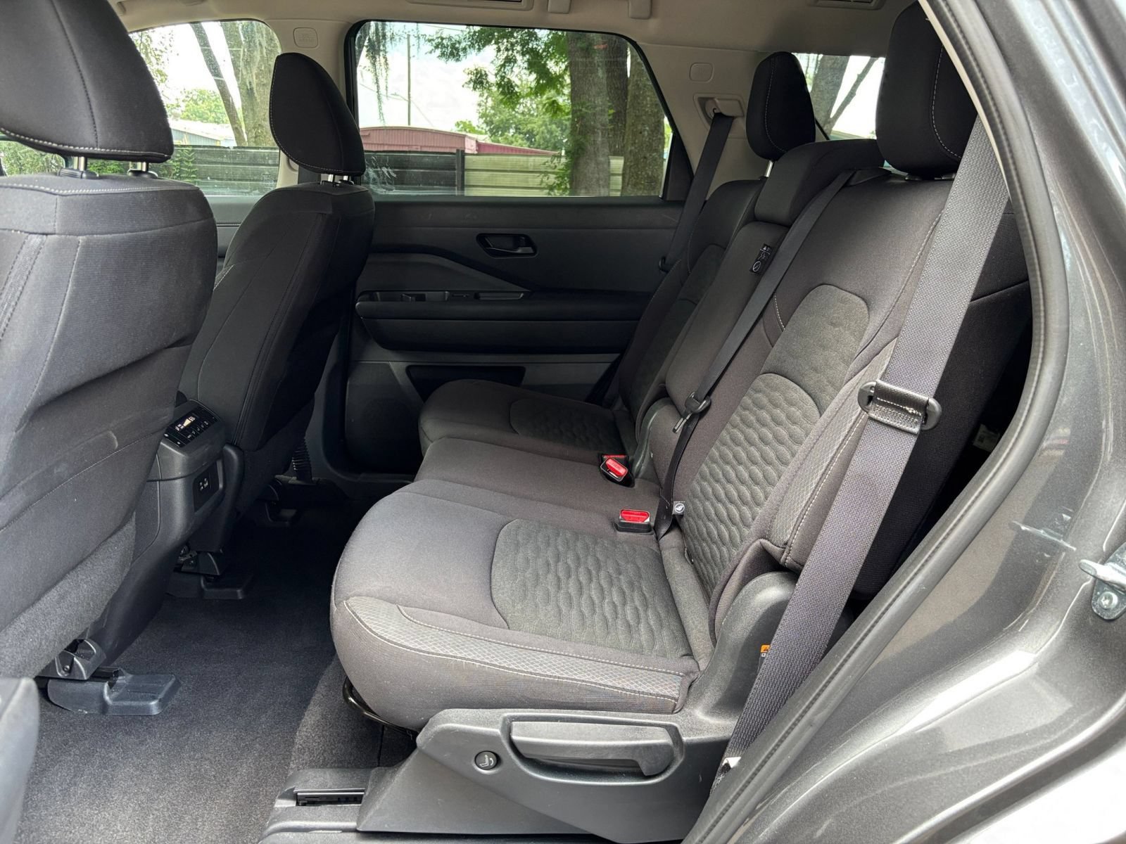 Used 2025 Nissan Pathfinder SV FWD image 27