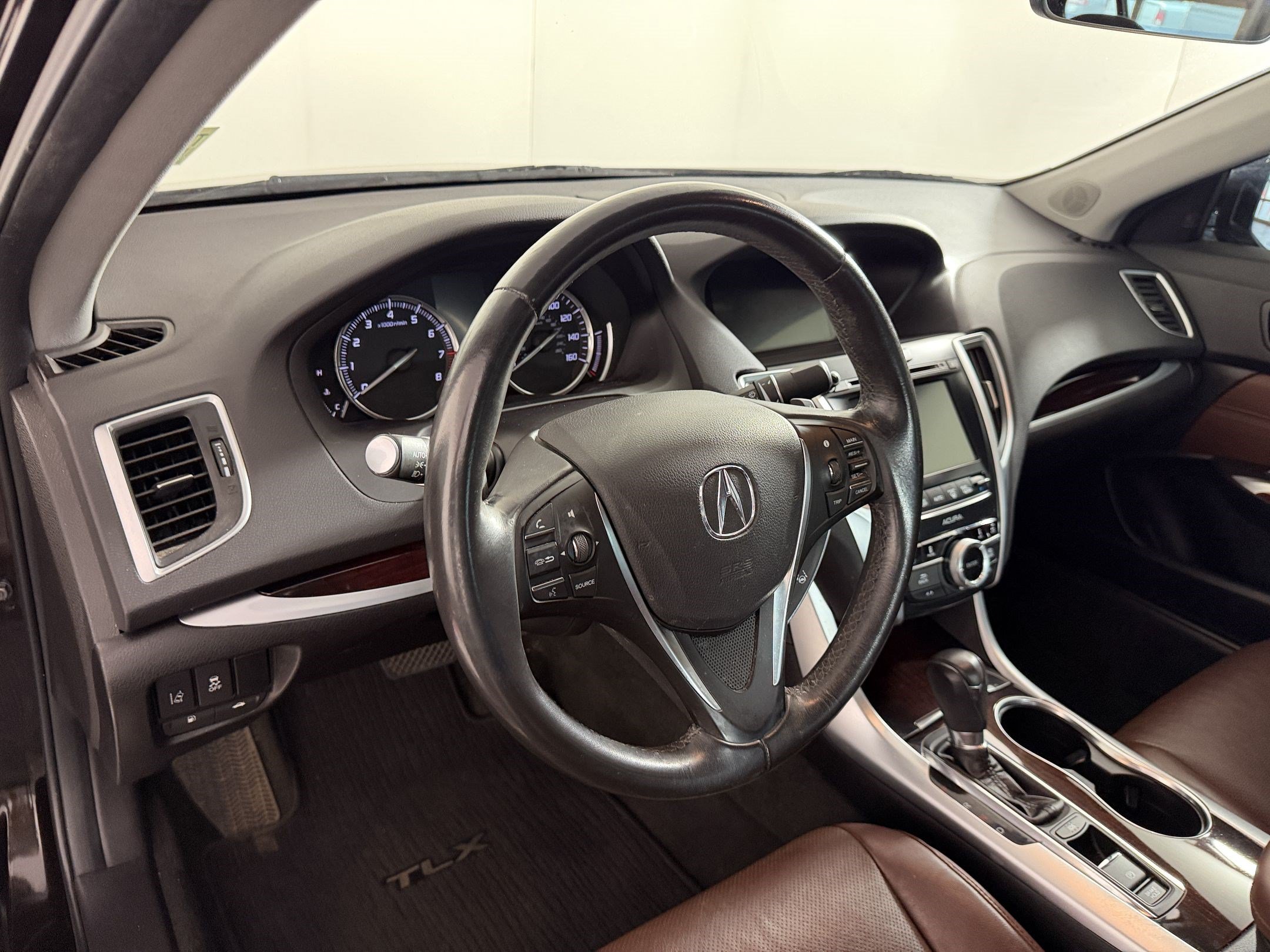 Used 2015 Acura TLX w/ Technology Package FWD image 4