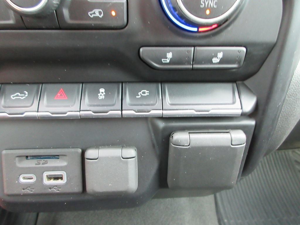 Certified 2021 Chevrolet Silverado 1500 LT w/ Convenience Package II AWD/4WD image 32
