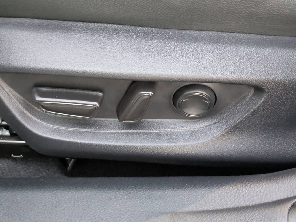 Certified 2025 Toyota Camry SE w/ Convenience Package image 20