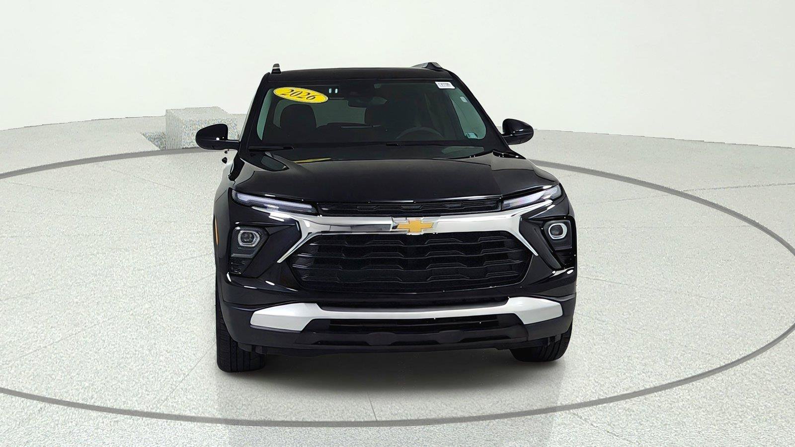 Used 2026 Chevrolet TrailBlazer LT AWD/4WD image 2