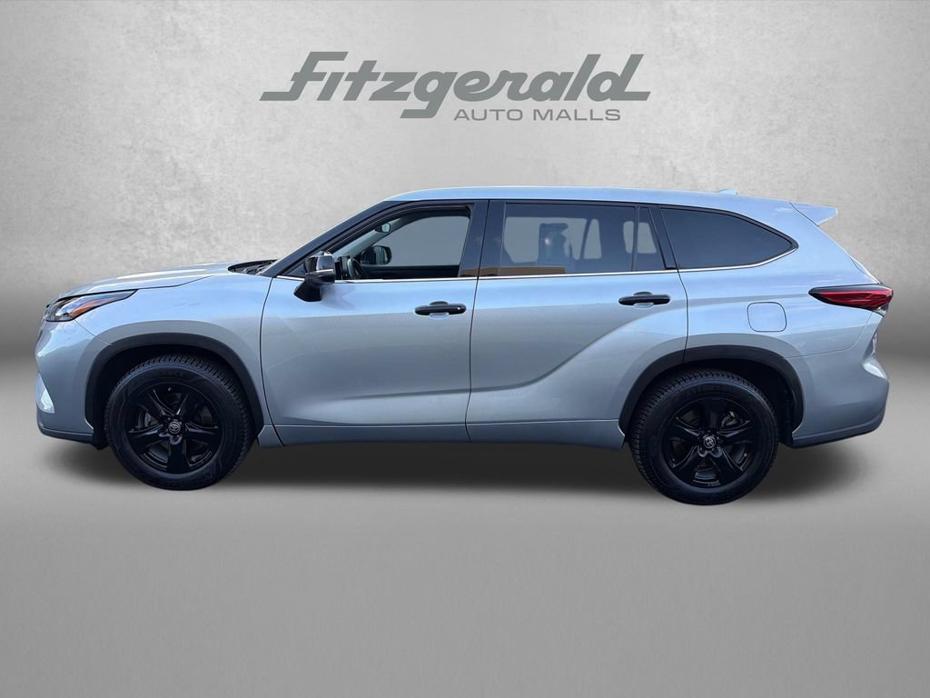 Used 2020 Toyota Highlander LE FWD image 3