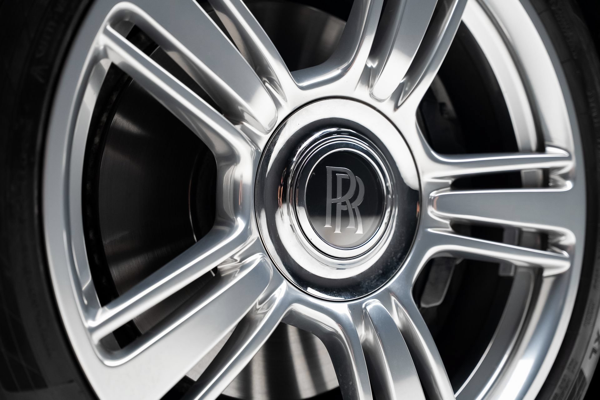 Used 2017 Rolls-Royce Dawn RWD image 25