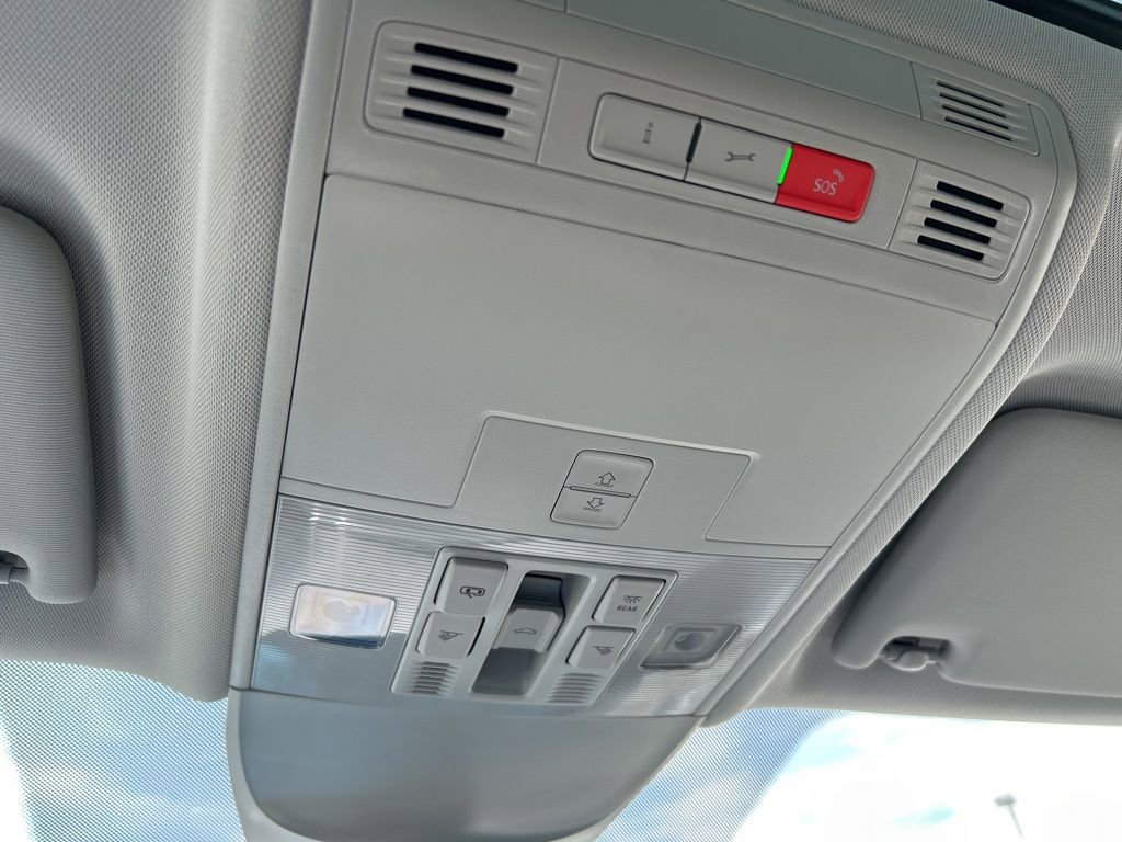 Used 2025 Volkswagen Taos SE image 34