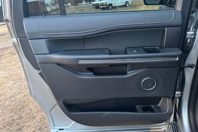 Used 2024 Ford Expedition Max XLT image 26