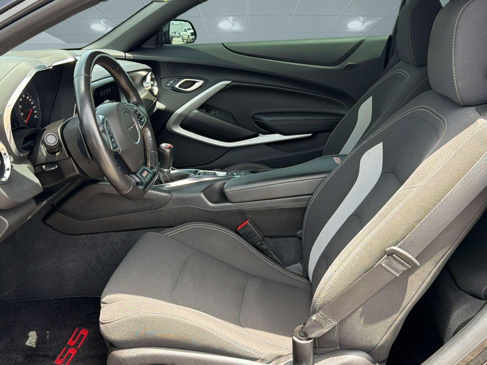 Used 2018 Chevrolet Camaro SS RWD image 5