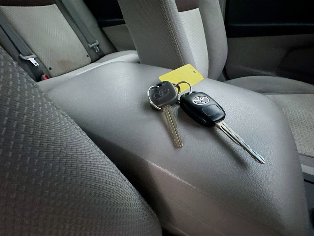 Used 2012 Toyota Camry LE FWD image 35
