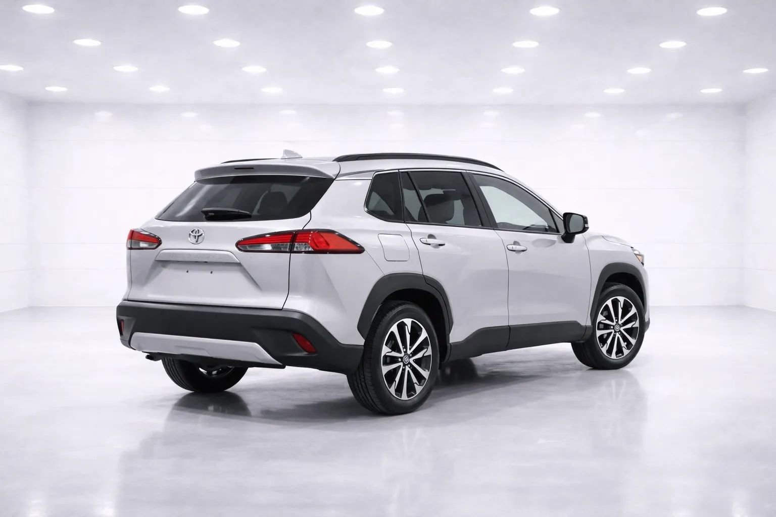 Used 2025 Toyota Corolla Cross XLE w/ Convenience Package image 5