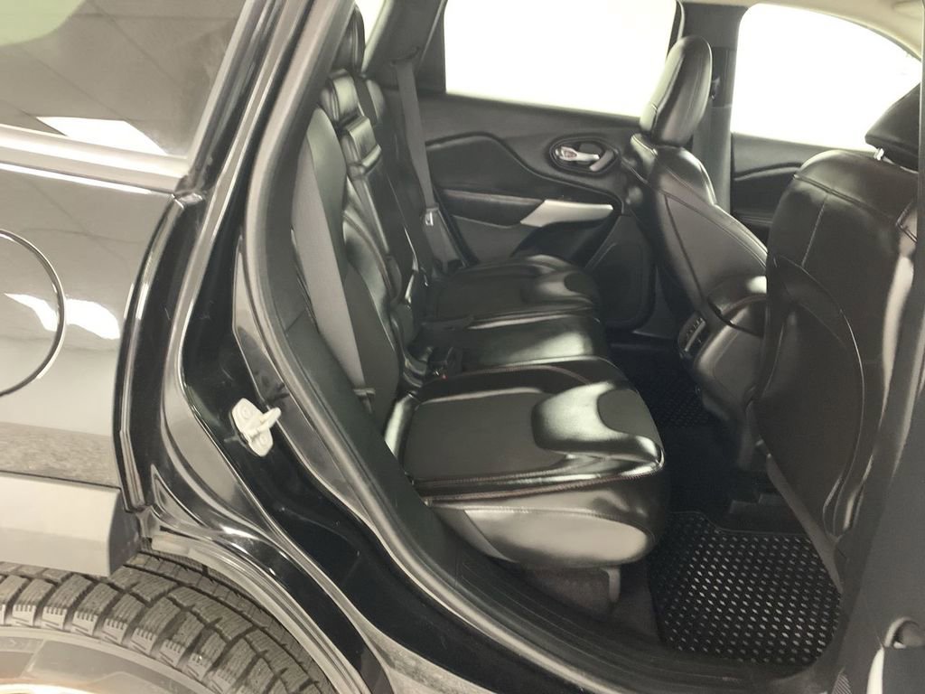 Used 2018 Jeep Cherokee Trailhawk w/ Cold Weather Group AWD/4WD image 21