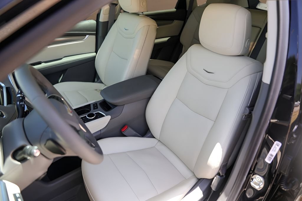 Certified 2026 Cadillac XT5 Premium Luxury w/ Driver Assist Package FWD image 7