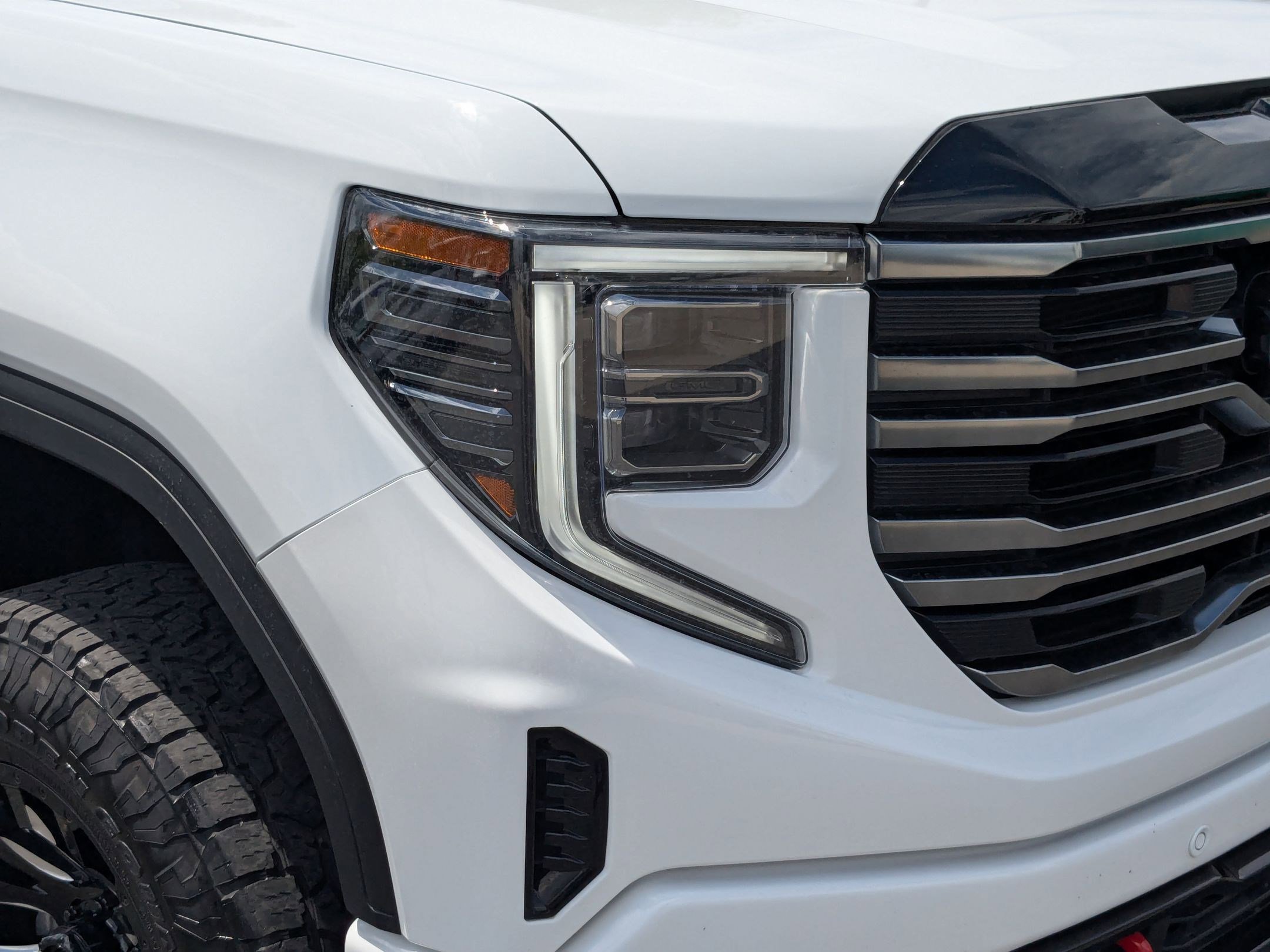 Used 2025 GMC Sierra 1500 AT4 w/ AT4 Premium Package AWD/4WD image 10