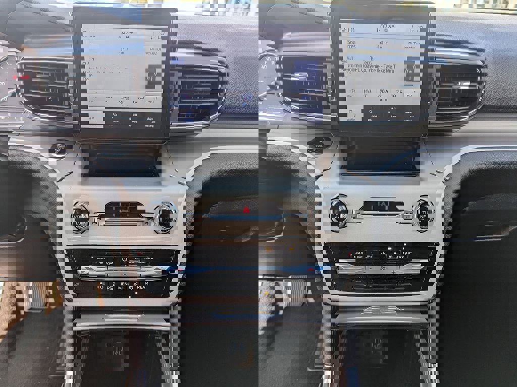Used 2024 Ford Explorer XLT w/ Equipment Group 202A image 19