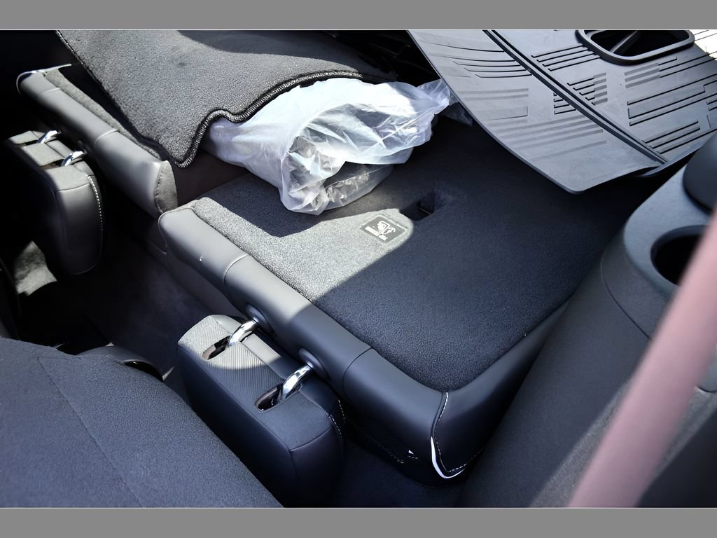 Used 2026 Cadillac Vistiq Platinum w/ LPO, Floor Liner Package AWD/4WD image 18