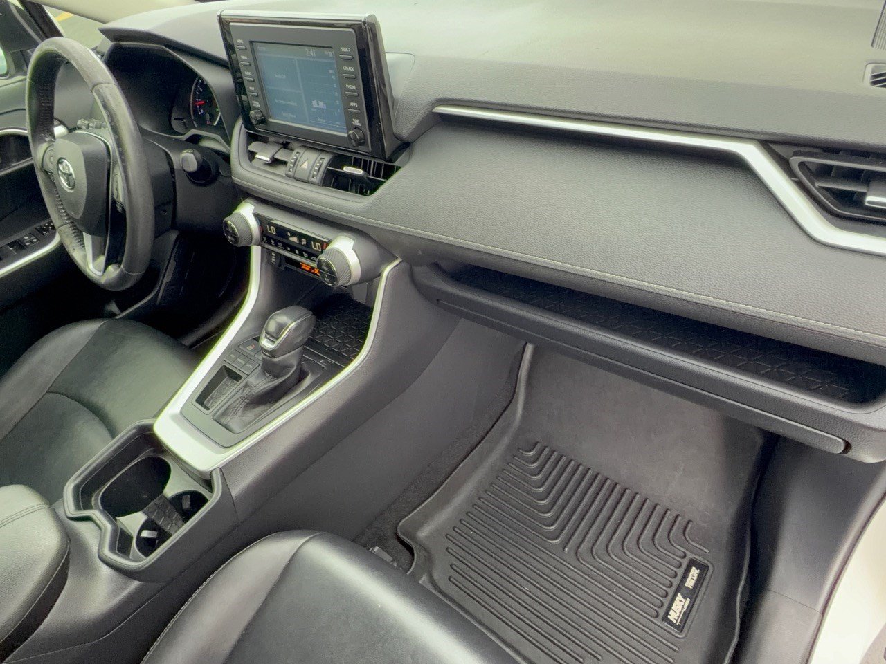 Used 2019 Toyota RAV4 XLE Premium FWD image 31