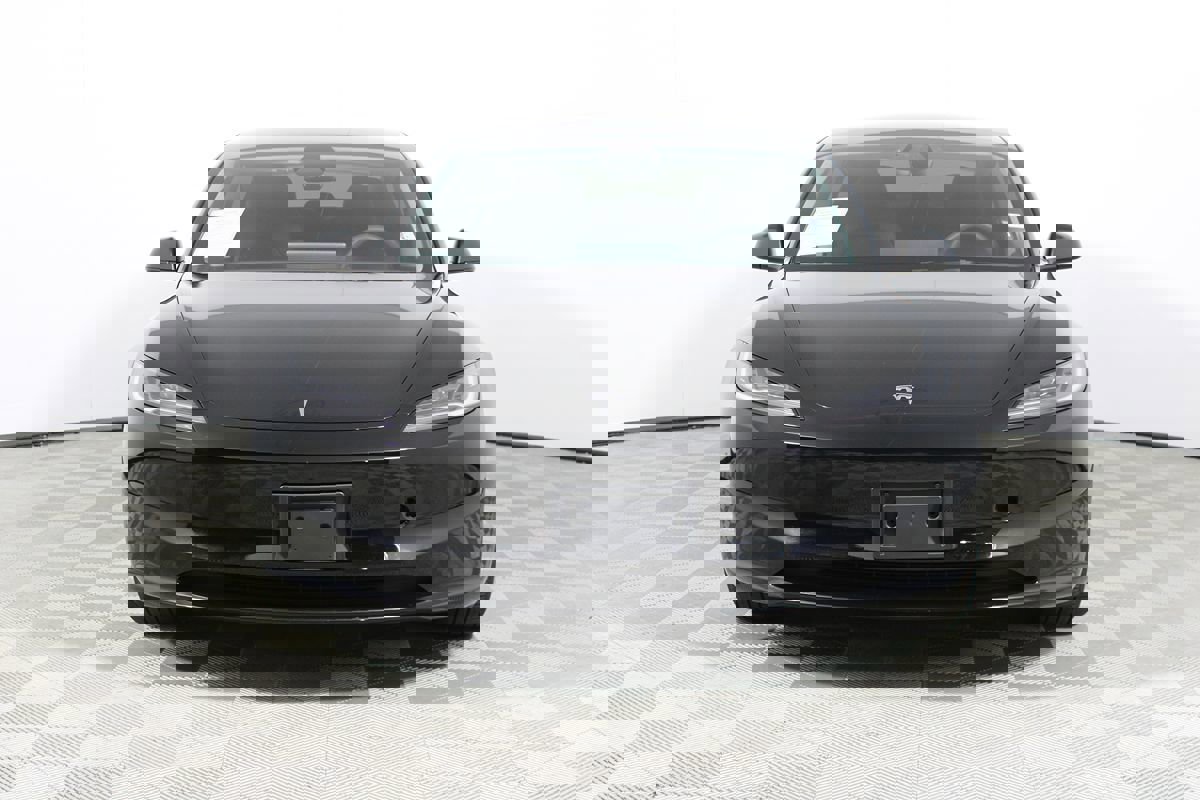 Used 2024 Tesla Model 3 Standard Range image 2