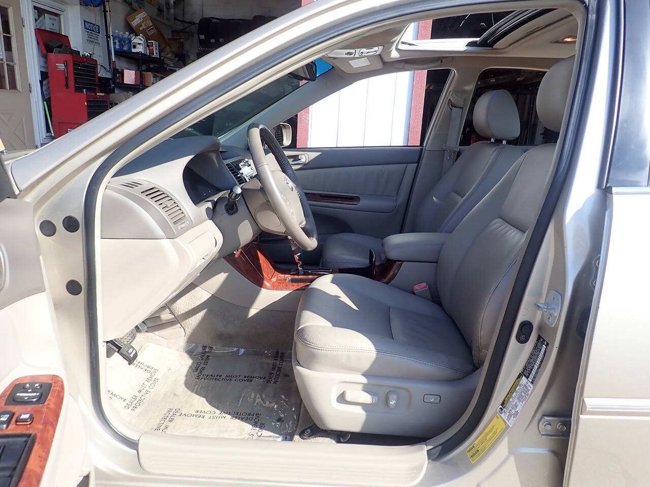 Used 2006 Toyota Camry XLE w/ VSC & Side Airbag Pkg FWD image 7