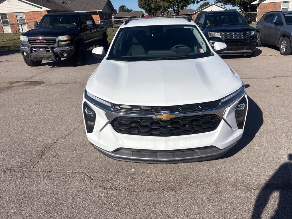 Used 2026 Chevrolet Trax LT FWD image 4