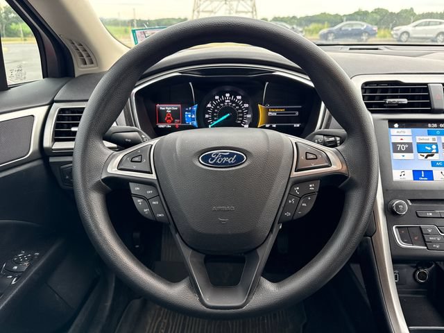 Used 2017 Ford Fusion SE w/ Fusion SE Technology Package FWD image 21