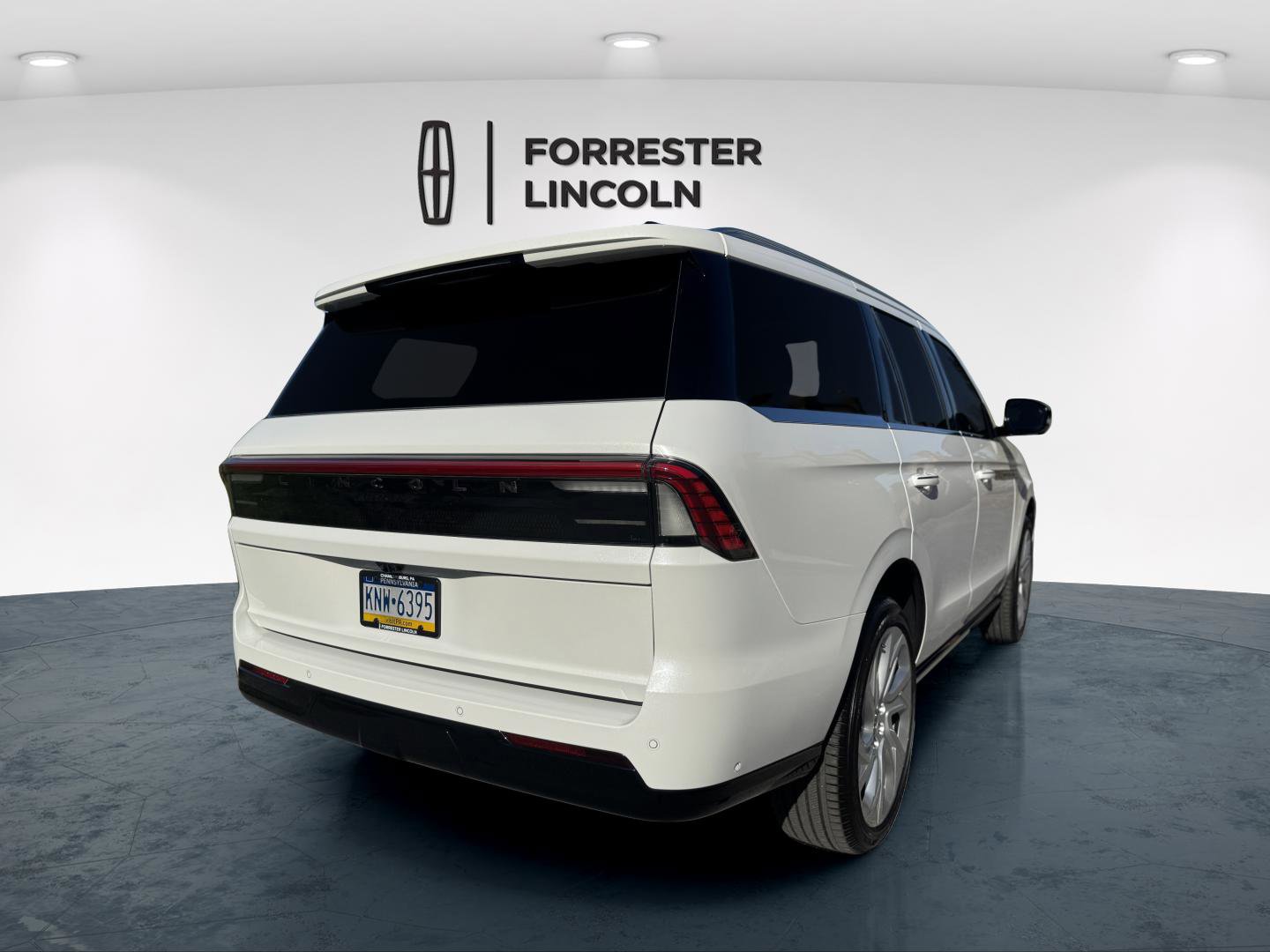 Used 2025 Lincoln Navigator Reserve AWD/4WD image 17