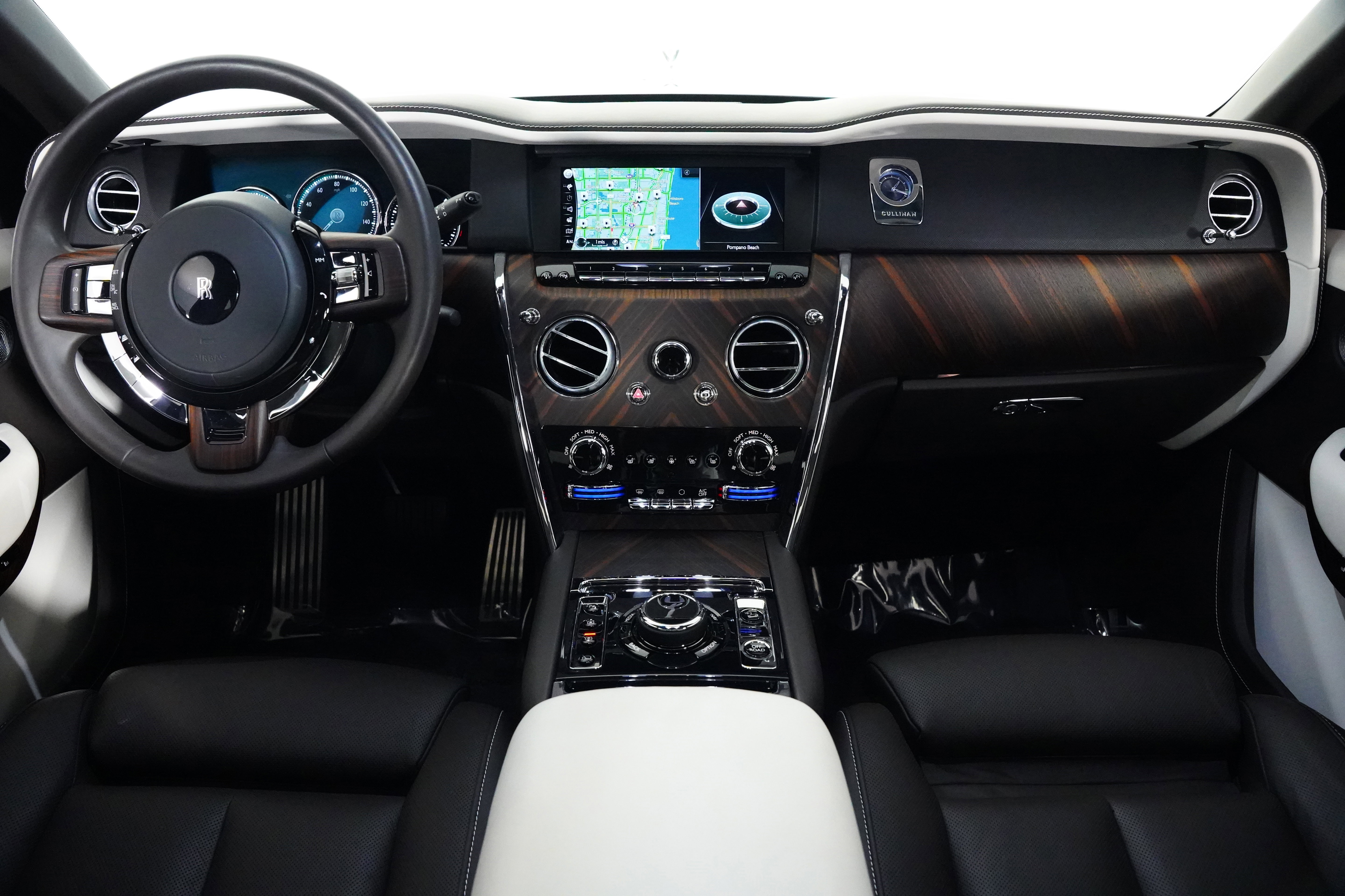 Used 2023 Rolls-Royce Cullinan w/ Cullinan Package image 45