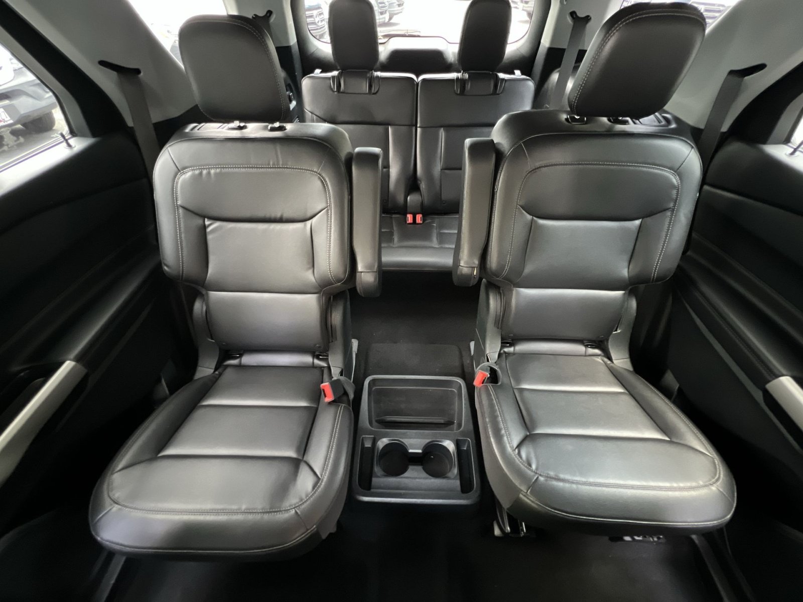 Used 2020 Ford Explorer XLT w/ Equipment Group 202A AWD/4WD image 15