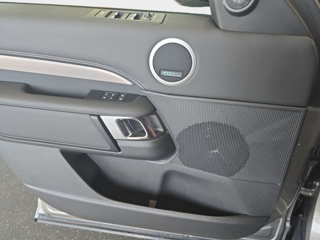 Used 2024 Land Rover Discovery Dynamic SE AWD/4WD image 30
