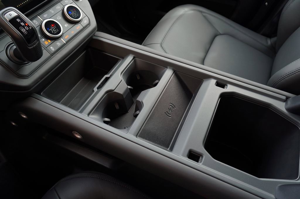 New 2026 Land Rover Defender 130 X-Dynamic SE image 29