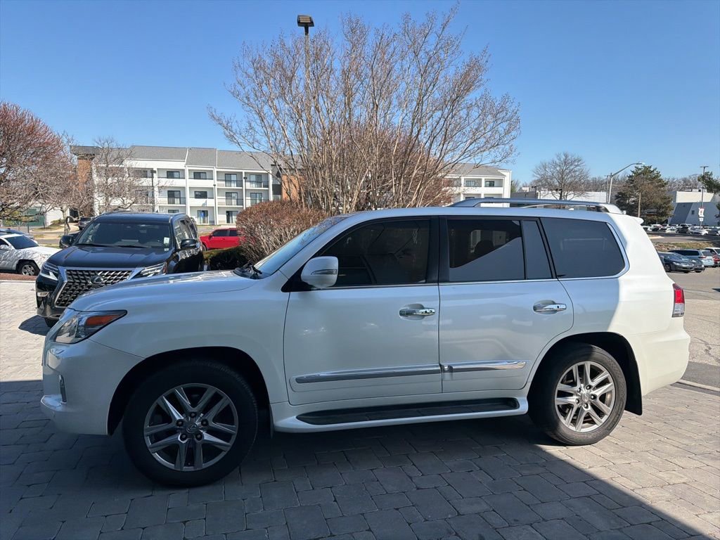 Used 2015 Lexus LX 570 4WD w/ Luxury Package image 22