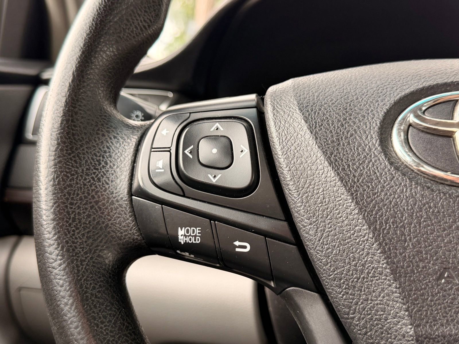 Used 2015 Toyota Camry LE FWD image 18