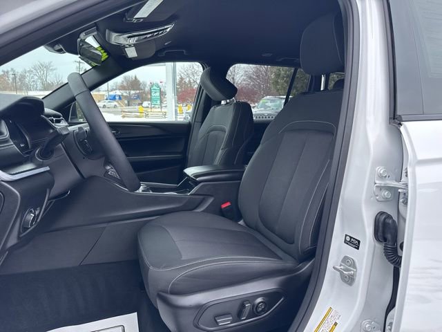 Certified 2025 Jeep Grand Cherokee Laredo w/ Luxury Tech Group I image 10