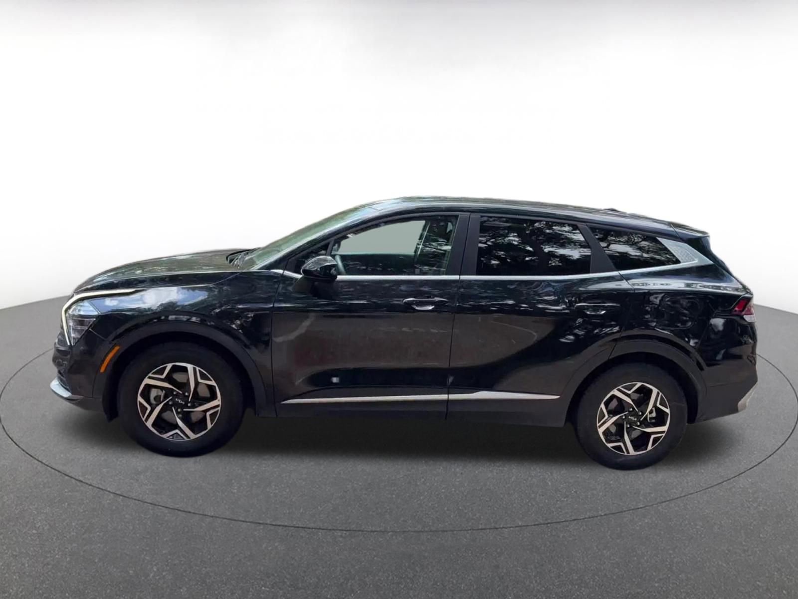 Used 2025 Kia Sportage LX FWD image 9
