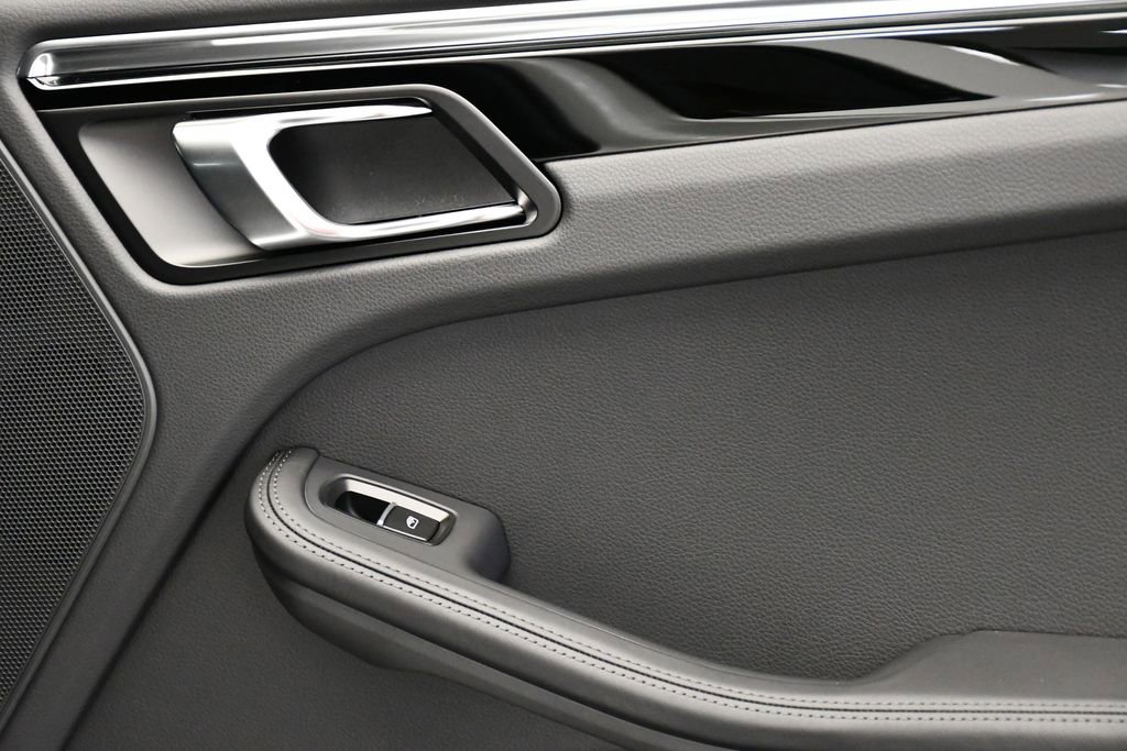 Used 2025 Porsche Macan image 53