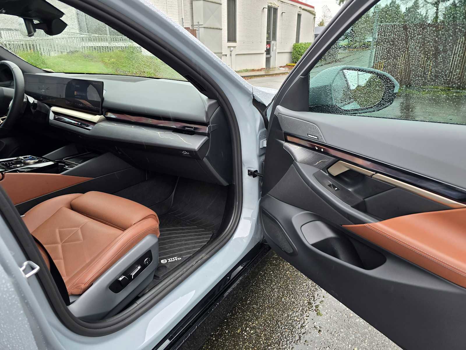 Used 2025 BMW i5 eDrive40i w/ M Sport Package image 9