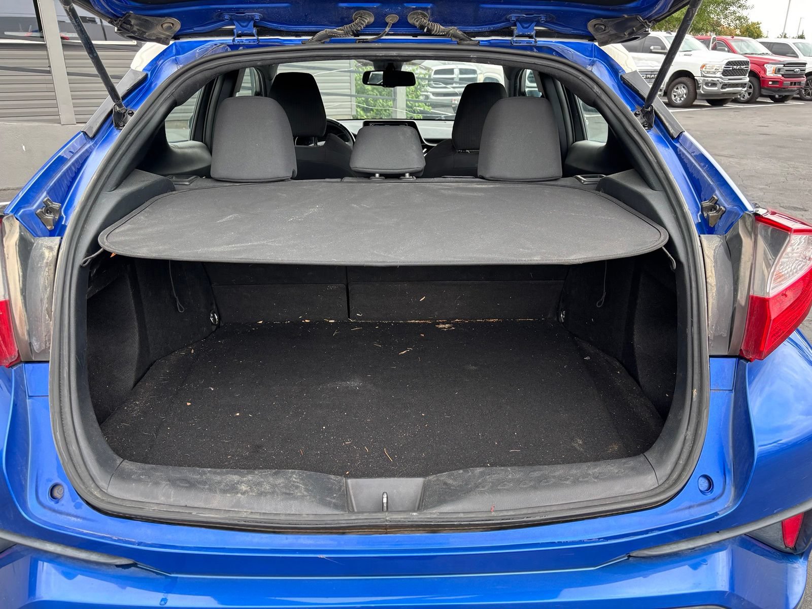 Used 2018 Toyota C-HR XLE FWD image 5