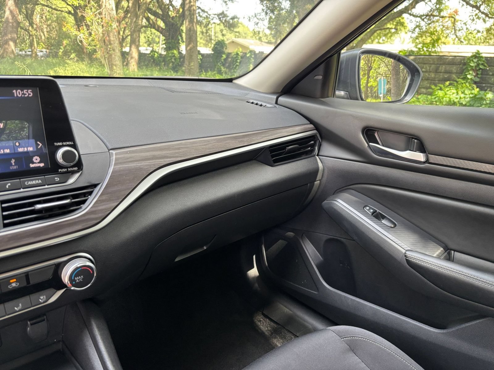 Used 2025 Nissan Altima 2.5 SV FWD image 34