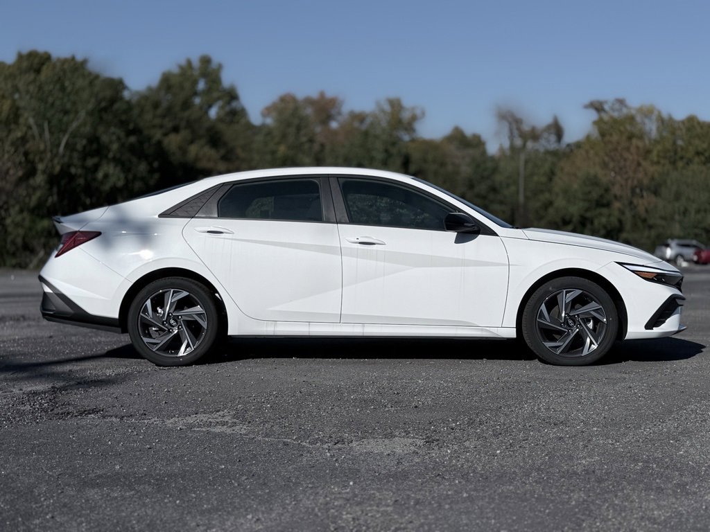 New 2025 Hyundai Elantra SEL image 8