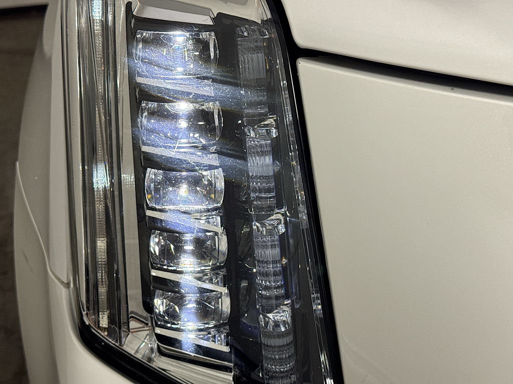 Used 2018 Cadillac Escalade Luxury RWD image 40