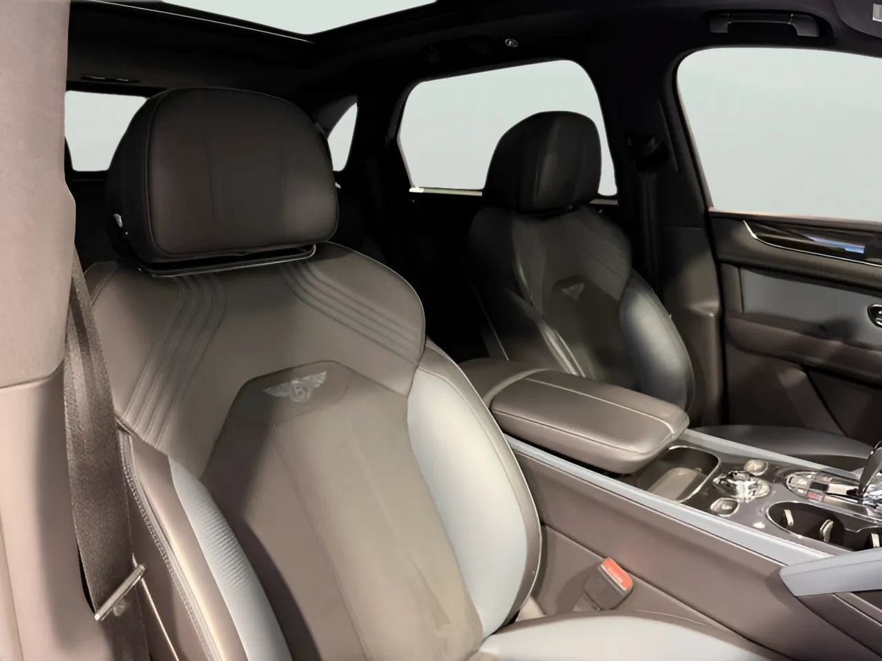 Used 2023 Bentley Bentayga AWD/4WD image 30