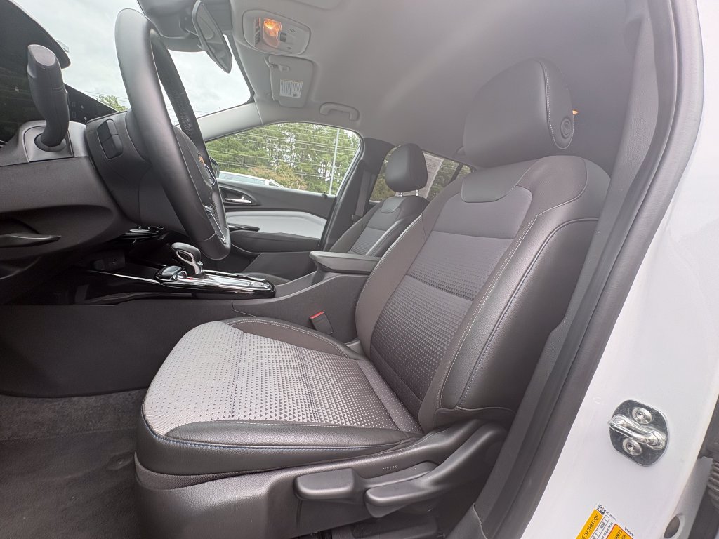 Used 2025 Chevrolet Trax LT w/ Driver Confidence Package FWD image 5