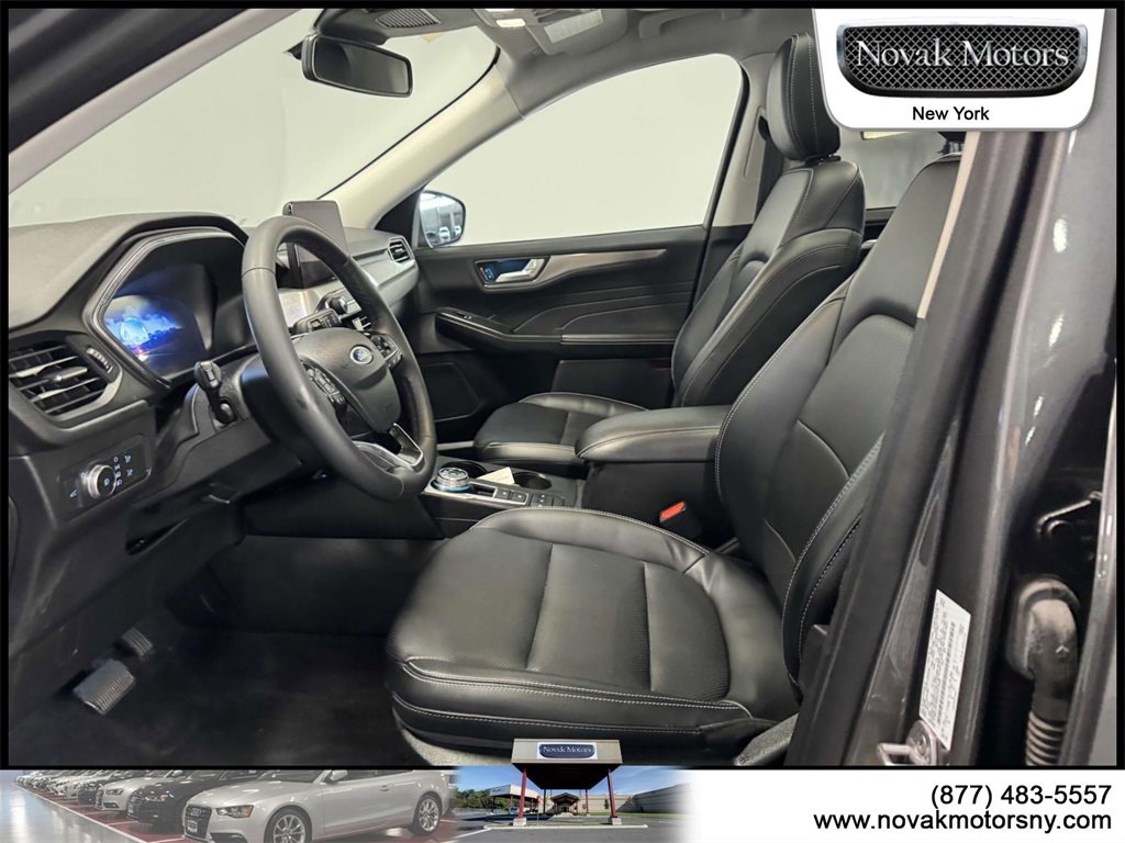 Used 2022 Ford Escape Titanium image 12