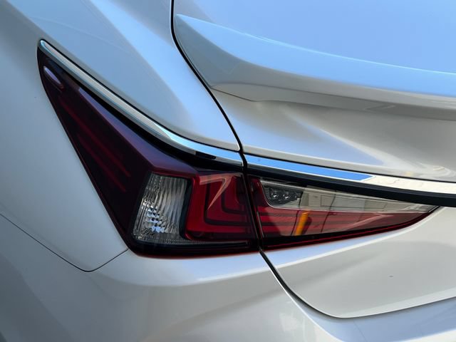 Used 2025 Lexus ES 300h w/ Premium Package FWD image 38