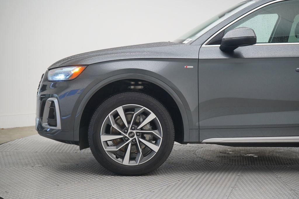 Used 2023 Audi Q5 2.0T Premium w/ Convenience Package image 2