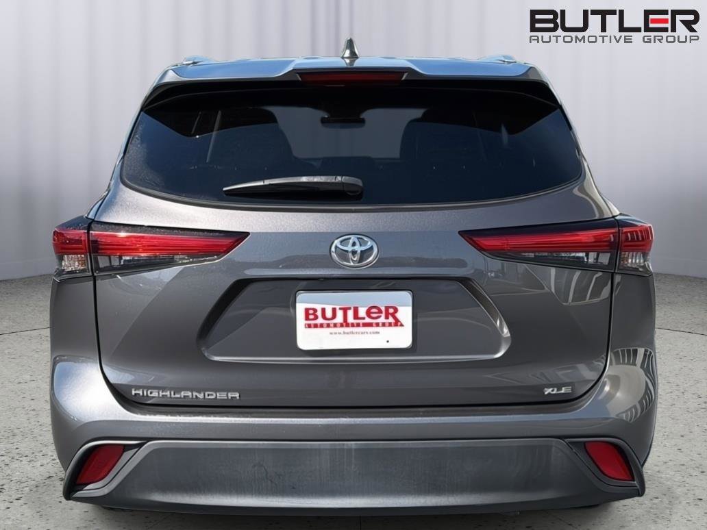 Used 2022 Toyota Highlander XLE FWD image 5