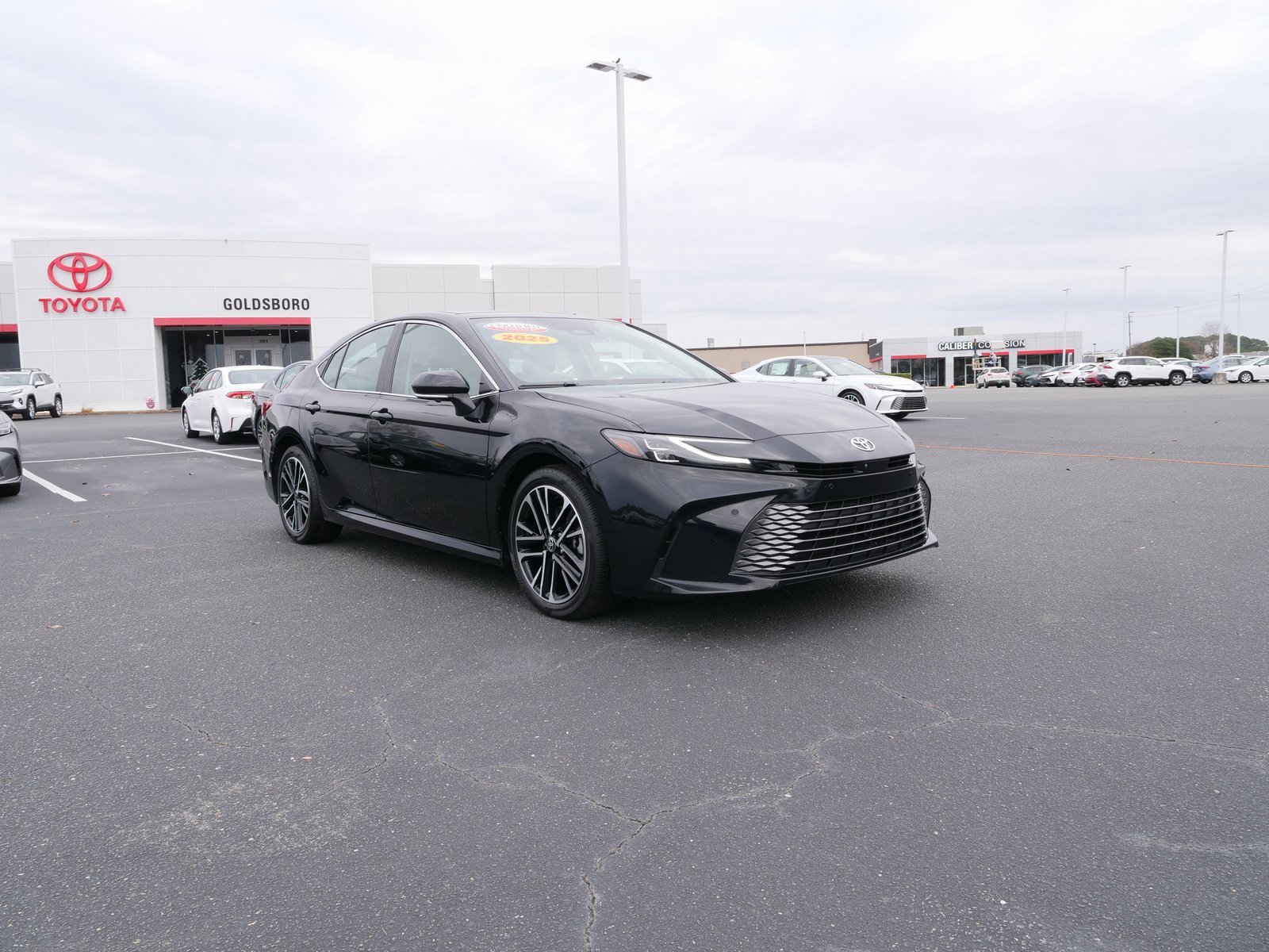 Used 2025 Toyota Camry XLE image 10