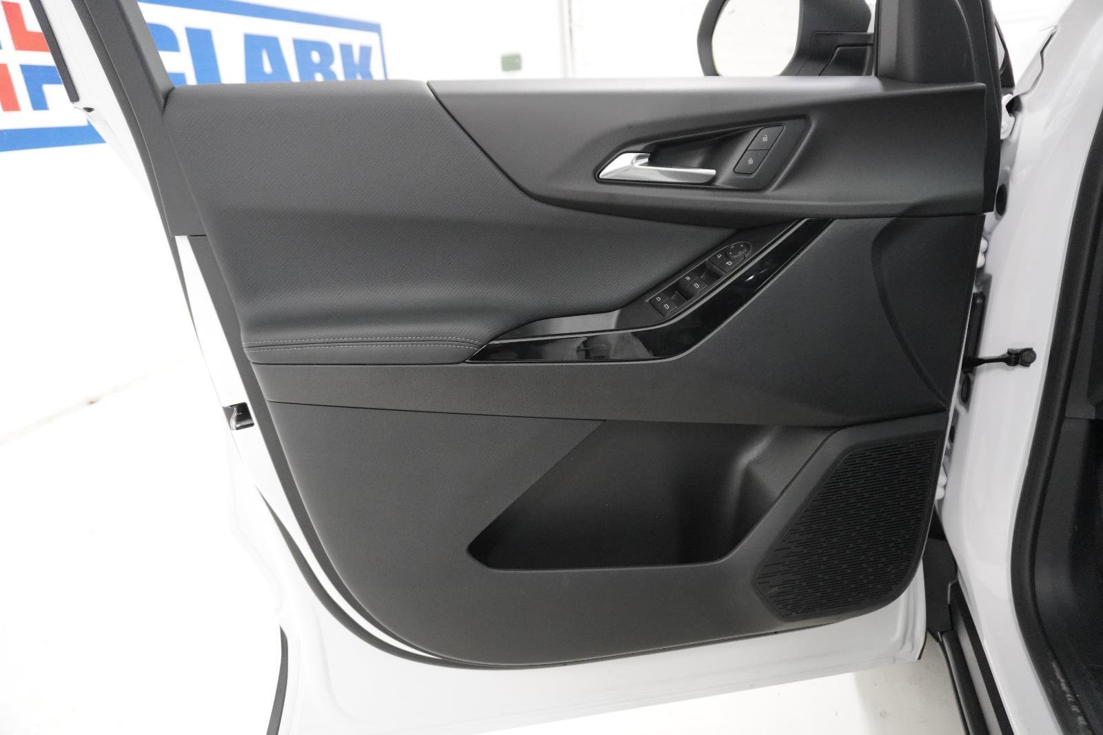 New 2026 Chevrolet Equinox LT image 12