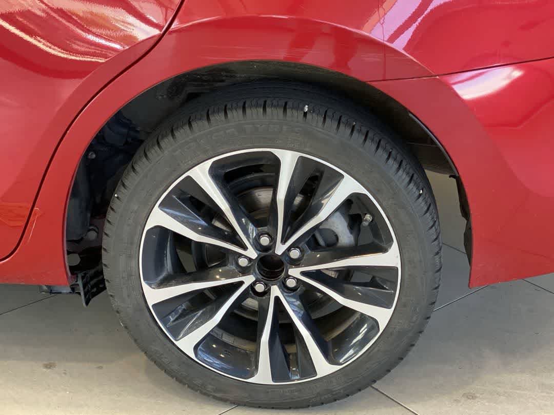 Used 2017 Toyota Corolla SE w/ SE Premium Package FWD image 13